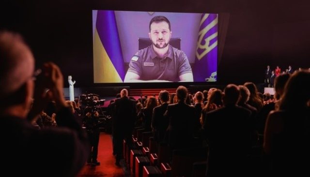 Zelensky flet n&euml; Festivalin e Kan&euml;s: Pushteti do t'i kthehet