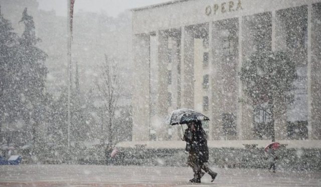 Meteorologia tregon nëse do të ketë reshje dëbore në