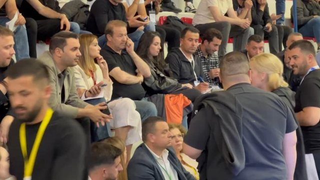 Tensione në Parkun Olimpik, Manja përplaset me Gjonin dhe