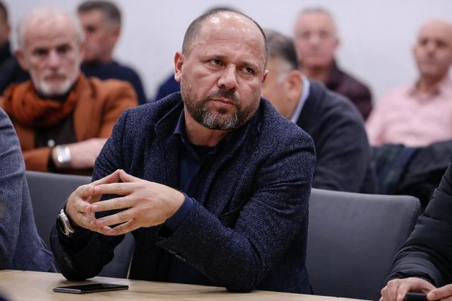 VIDEO/ Ja momentet e sherrit ku u përfshi Xhelal Mziu, nipi i tij dhe