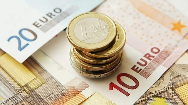 Këmbimi valutor 22 mars/ Me sa blihen e shiten dollari dhe euro,