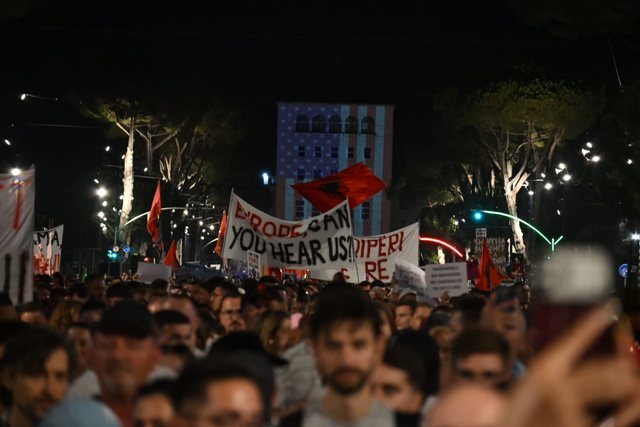 Shqiptarët nuk tërhiqen më/ Sot dita e 19-të e revoltës