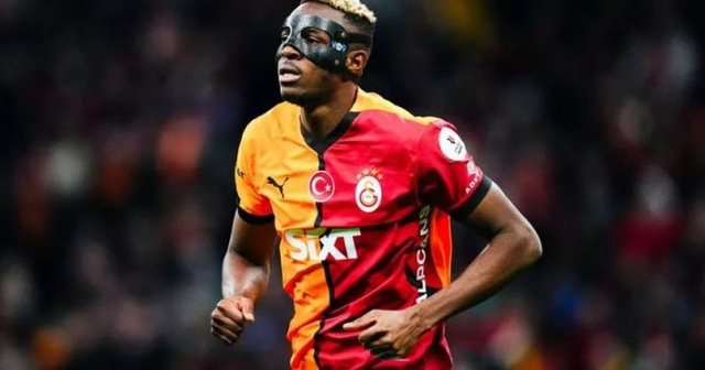 Juventusi rrit ofertën për Osimhen, por Arabia mund t’i
