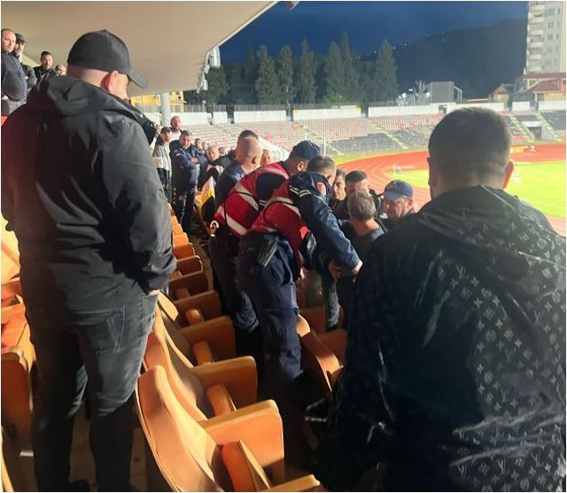 Plas sherri mes tifozëve të Dinamos dhe Vllaznisë, policia futet