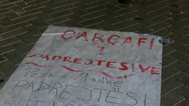 The 'fish' that protesters left in the square for Edi Rama