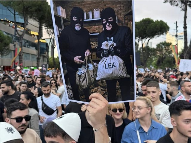 VIDEO/ Berisha n&euml; sulm t&euml; organizuar p&euml;r t&euml; pushtuar