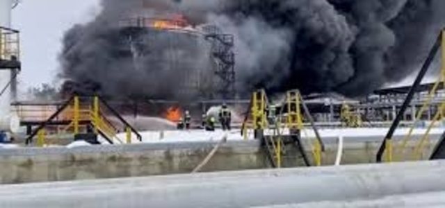 Ukraina i kundërpërgjigjet Rusisë, shkatërron fabrikën