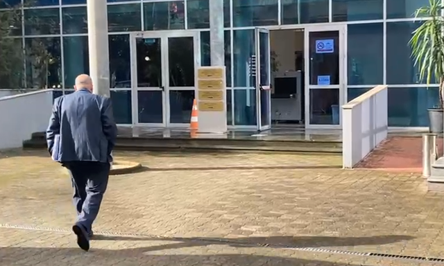 U mor i pandehur si an&euml;tar i grupit kriminal p&euml;r hakerim, ish-drejtori