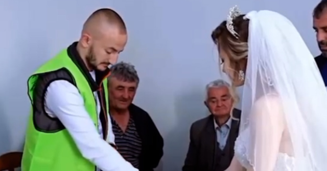Ngjarje e veçantë, nusja në Elbasan voton para se të
