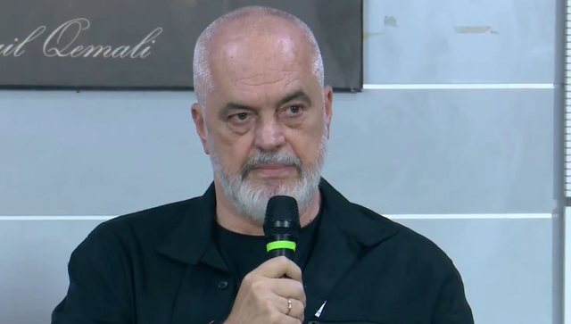 Qytetar&euml;t n&euml; revolt&euml; prej 6 dit&euml;sh/ Rama shkon n&euml;