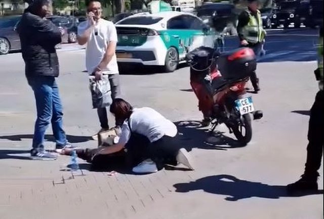 Aksident në qendër të Tiranës, automjeti përplas