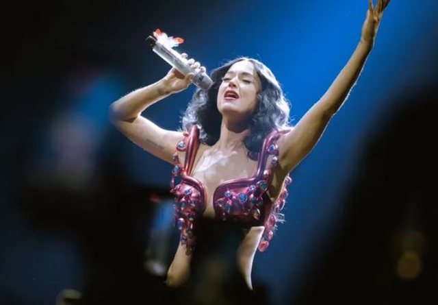 Katy Perry vjen n&euml; Kosov&euml;, konfirmohet pjes&euml;marrja n&euml;