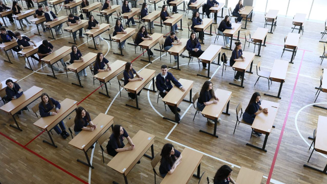 Matura 2026/ Dalin rezultatet e provimit të Gjuhës së Huaj, ja ku