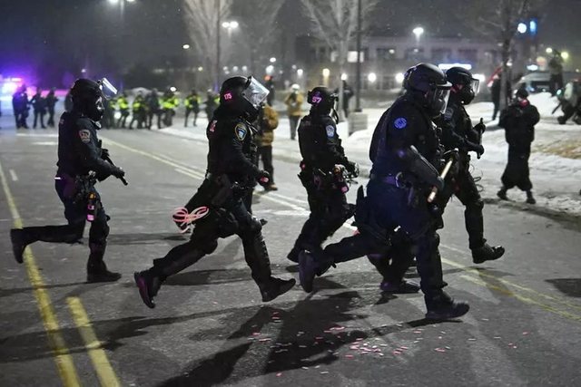 Trump t&euml;rheq 700 agjent&euml; federal&euml; t&euml; imigracionit nga