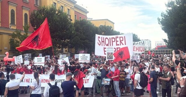 Dita 23-t&euml; e protest&euml;s/ Aktivistja Lu&ccedil;iana Kola: Disa