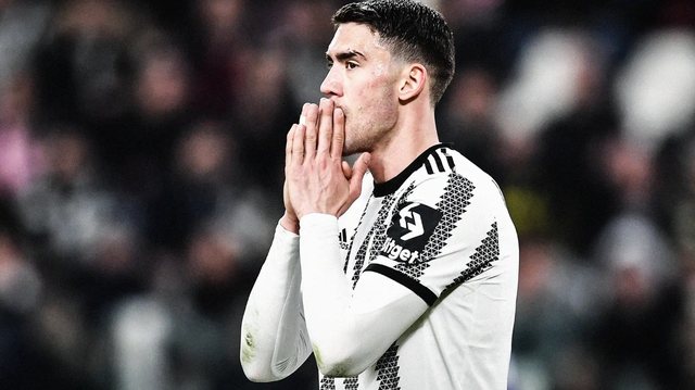Largohet Vlahovic! Juve piketon pasuesin e serbit, hidhet n&euml; sulm p&euml;r