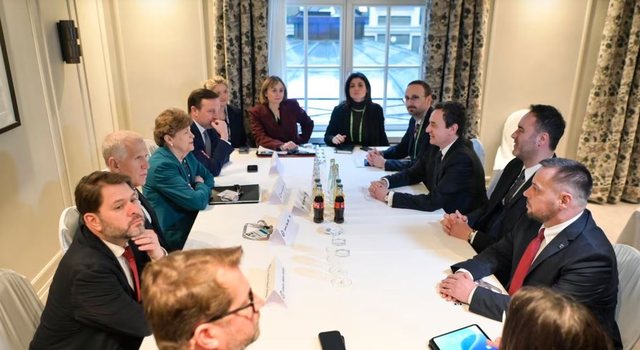 Kurti takohet me senator&euml;t amerikan&euml;, p&euml;rs&euml;rit tri