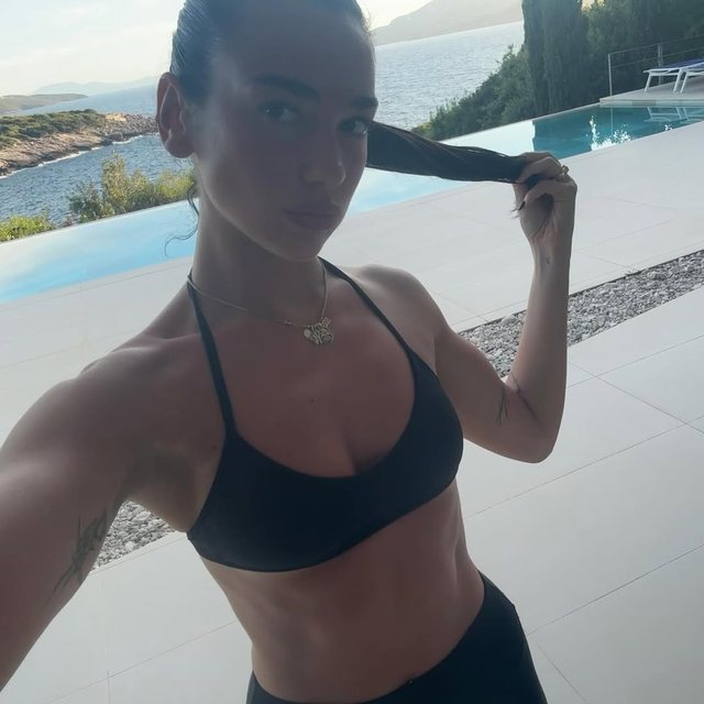 “Në shtëpi!”/ Dua Lipa feston Pashkët në jug