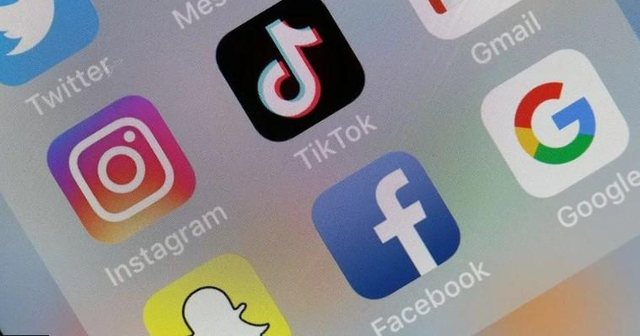 Nga Australia n&euml; Evrop&euml;, shtetet nisin kufizimin e rrjeteve sociale