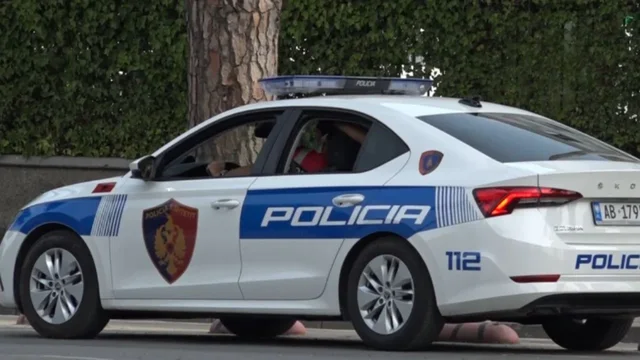 Përplasi policin në Tiranë, arrestohet shoferi