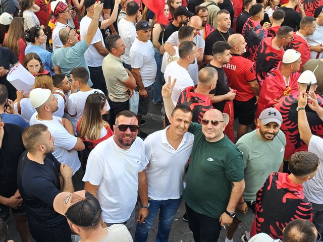 The oligarchic regime and the crossroads of the Albanian opposition: Holding the