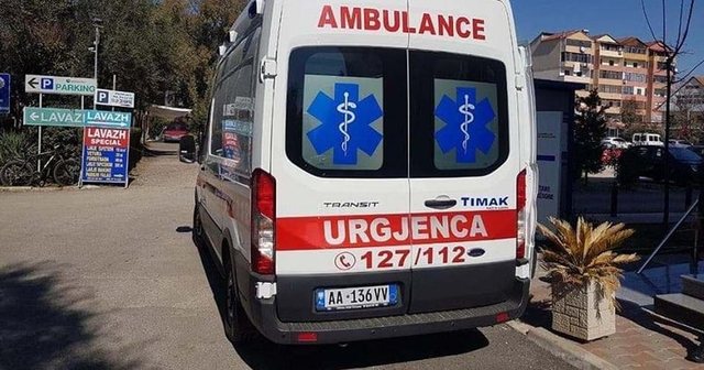 62-vjeçari bie nga lartësia në Kavajë, ndërron