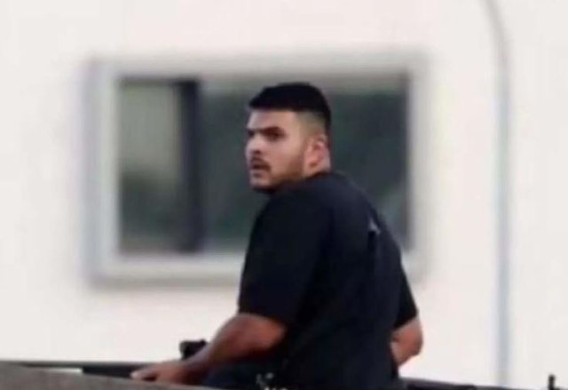 Masakra n&euml; Sydney, Naveed Akram p&euml;rballet me 59 akuza, mes tyre 15