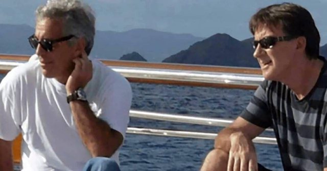 Dha dor&euml;heqjen pasi iu zbuluan lidhje financiare me Epstein, Policia