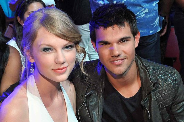 Ish-i dashuri i Taylor Swift, reagon ndaj fejesës së saj me Travis