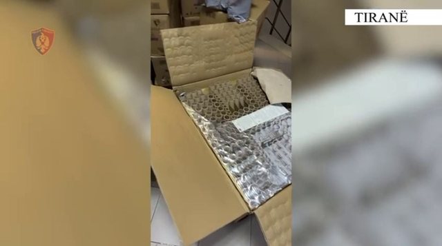 Tregtonin l&euml;nd&euml; piroteknike n&euml; bizneset e tyre, arrestohen dy