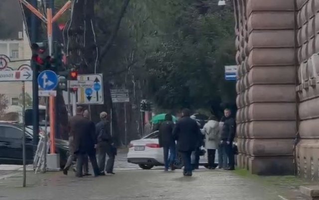 E ngarkuara me pun&euml; e SHBA-ve n&euml; Kuvend, takim me Niko Peleshin