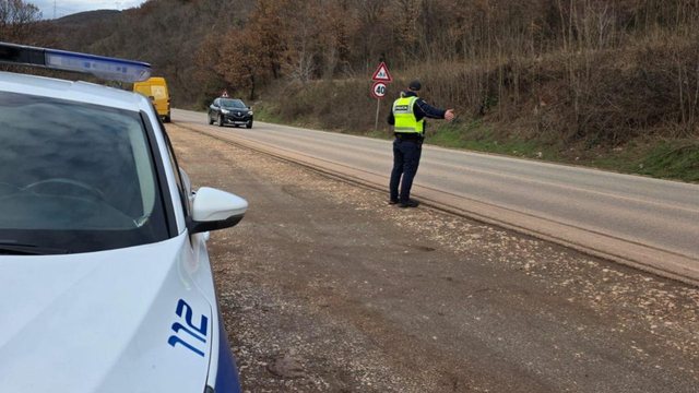 Punimet n&euml; aksin Librazhd-Kor&ccedil;&euml;, policia njofton devijimin e