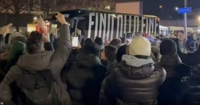 Tensione para ndeshjes Napoli-Juventus, goditet me gurë autobusi i