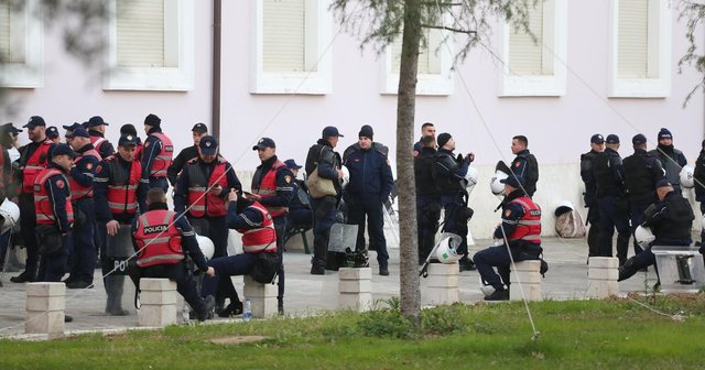 Tirana p&euml;rgatitet p&euml;r protest&euml;n e opozit&euml;s! 1300