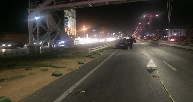 Aksident në Kavajë/ Tentoi të kalonte trafik-ndarësen, por u