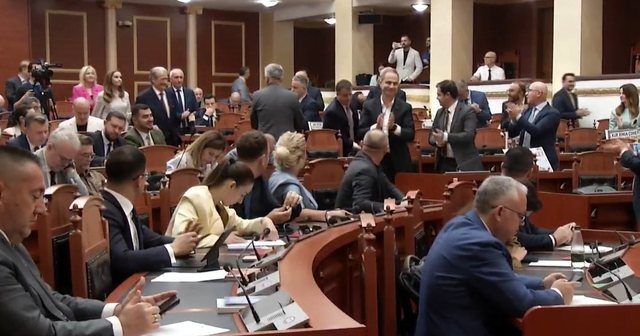 “Unë erdha, u krye”/ Burimet thonë se Berishës i
