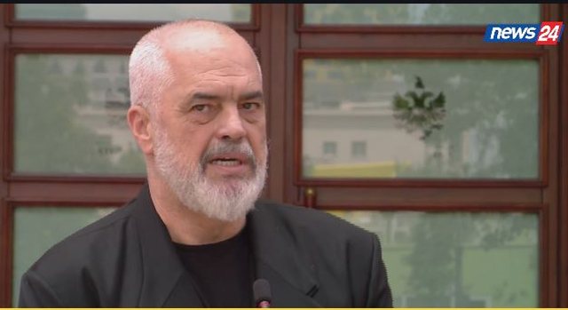 Protesta e organizuar nga jasht&euml;?/ Rama gjen "armiq" t&euml;