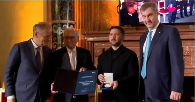 Zelensky merr &ccedil;mimin &ldquo;Ewald von Kleist&rdquo; p&euml;r