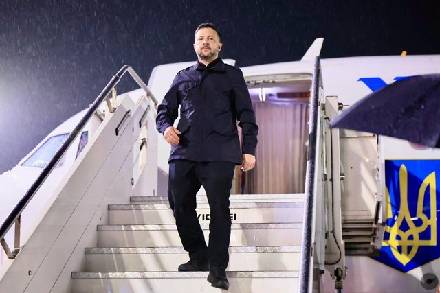 Mbërrin në Rinas presidenti i Ukrainës Volodymyr Zelensky
