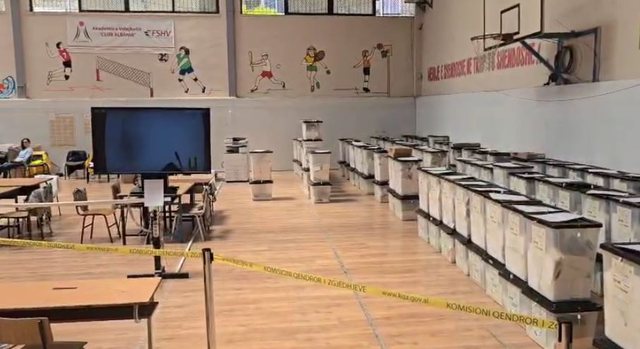Incident zgjedhor në KZAZ 32 në Tiranë! Vëzhguesit sherr me