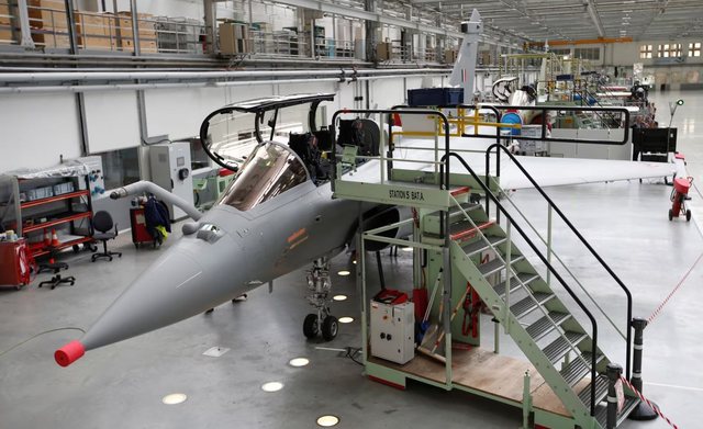 Serbia merr gati dy miliardë euro hua për të paguar avionët
