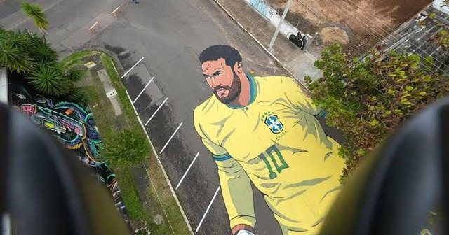 Neymar &ldquo;pushton&rdquo; rrug&euml;t e Brazilit! Piktur&euml; 800 metra