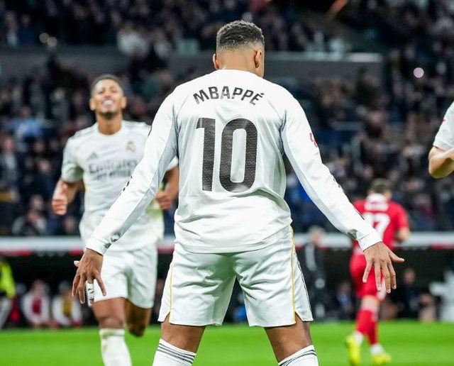 Barazoi rekordin e tij dhe festoi si ai, Mbape ia dedikon arritjen Ronaldos: