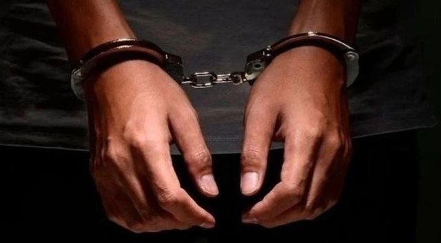 Adoleshenti 14 vje&ccedil;ar dhunoi dhe b&euml;ri p&euml;r spital motr&euml;n e