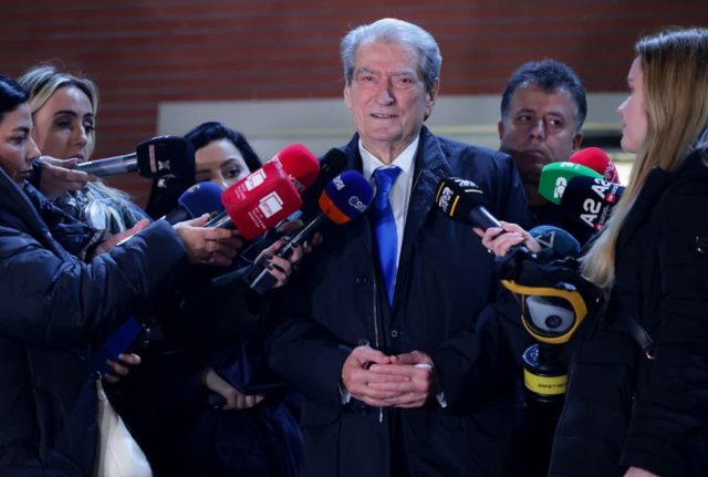 Sali Berisha njofton protest&euml;n e radh&euml;s