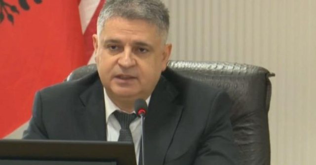 "Dy biznesmenë u detyruan të hapnin vetë varret e