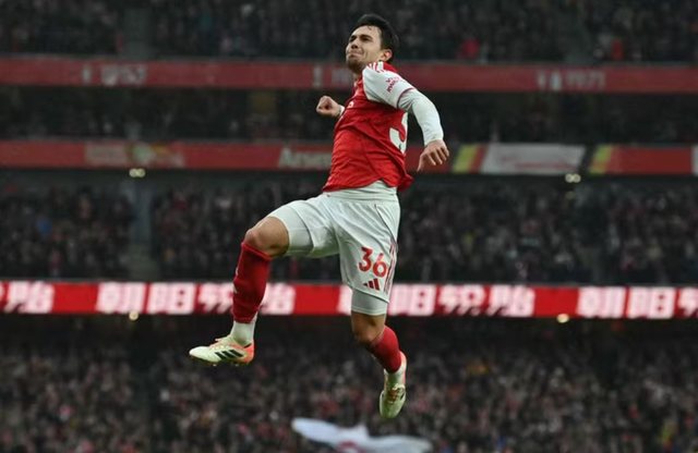 Arsenali marshon drejt titullit me fitoren e radh&euml;s, skuadra e Broj&euml;s