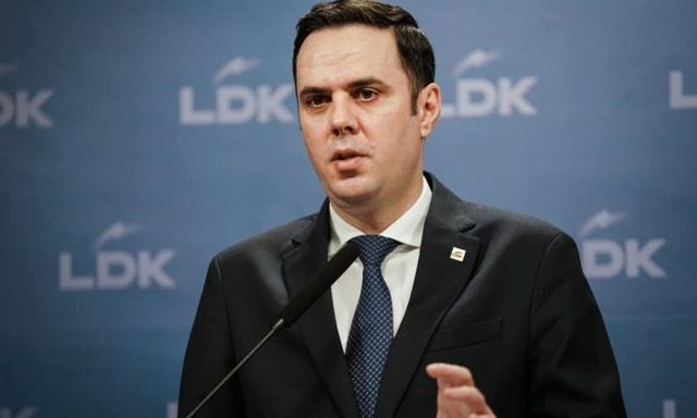 Lumir Abdixhiku i mbijeton vot&euml;besimit n&euml; Kuvendin e LDK-s&euml;