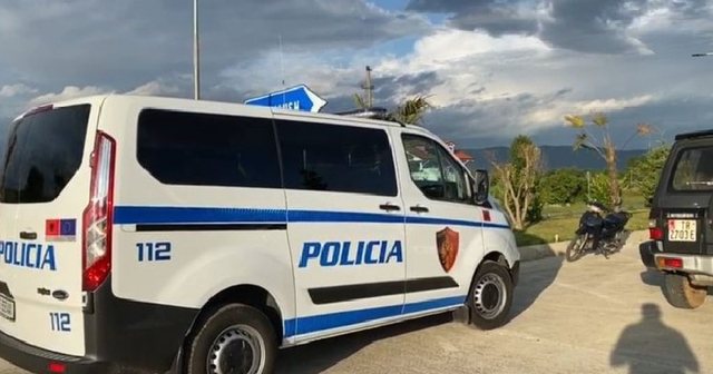 Dhjet&euml;ra efektiv&euml; i zbarkuan para stanit ku ai fshihej prej