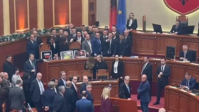 PS kërkoi masa disiplinore për 29 deputetë të opozitës/